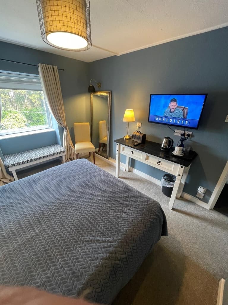 Double Room – Ensuite thumb 5