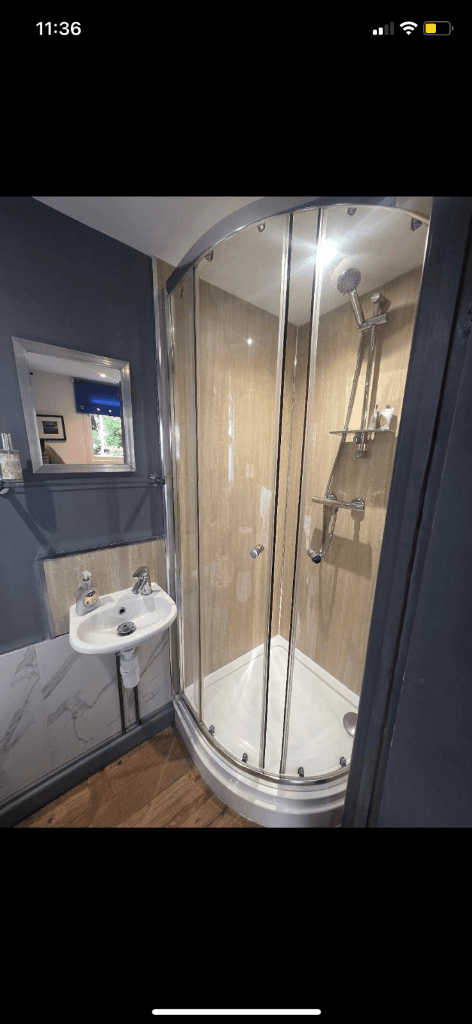 Garden Annex – Ensuite thumb 5