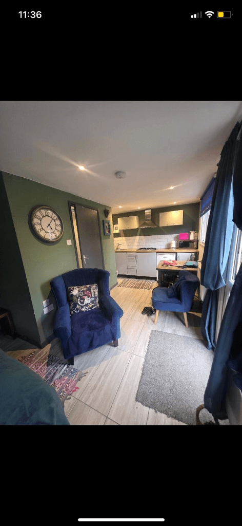 Garden Annex – Ensuite thumb 2