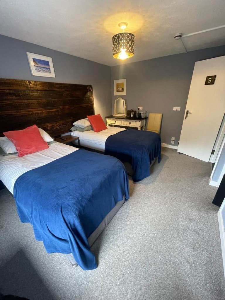 Twin Room – Ensuite thumb 5